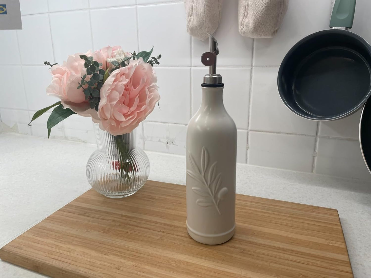 20 Oz Ceramic Olive Oil Dispenser Bottle, with Stainless Steel Spout & Funnel, Ideal for Oil, Vinegar, Coffee Syrup & Liquids (White)