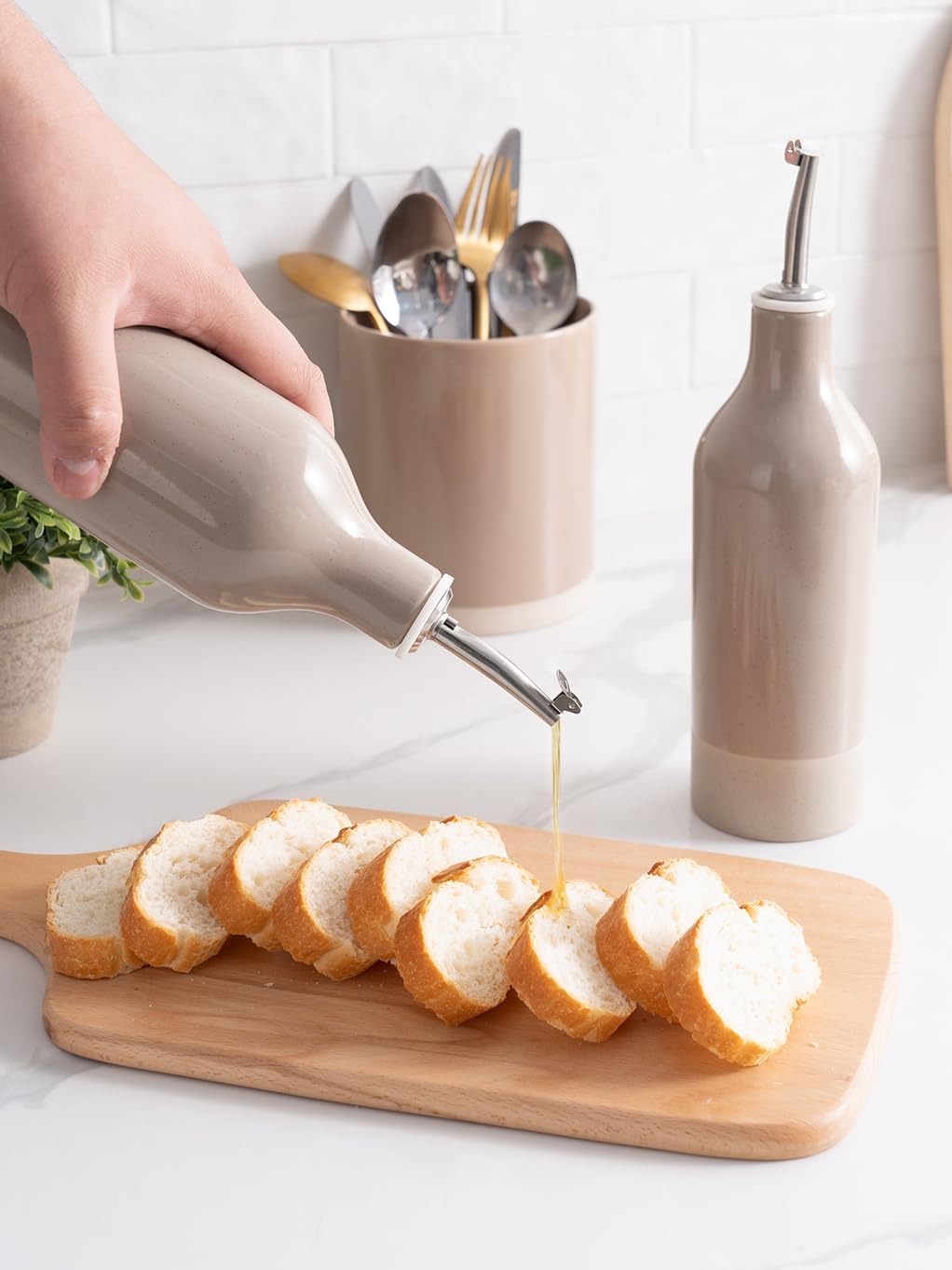 famiware Milkyway 16oz Ceramic Olive Oil Dispenser Bottle, Olive Oil and Vinegar Dispenser Bottle Set of 2 with Stainless Steel Pourers, Suitable for Storage Vinegar, Liquids, White and Cinnamon Brown