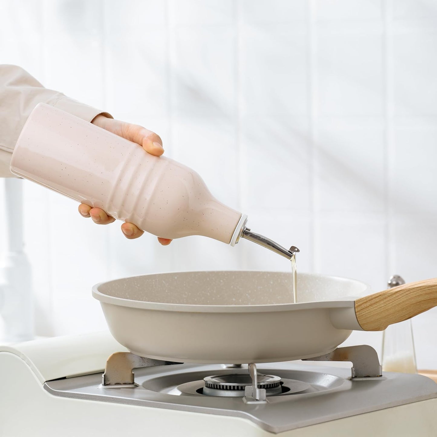 famiware Jupiter 16oz Ceramic Olive Oil Dispenser Bottle, Olive Oil and Vinegar Dispenser Bottle Set of 2 with Stainless Steel Pourers, Suitable for Storage Vinegar, Liquids, Light Blue & Light Pink